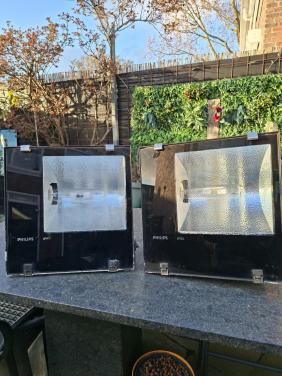2 STUKS  PHILIPS 2500 WATT LAMPEN