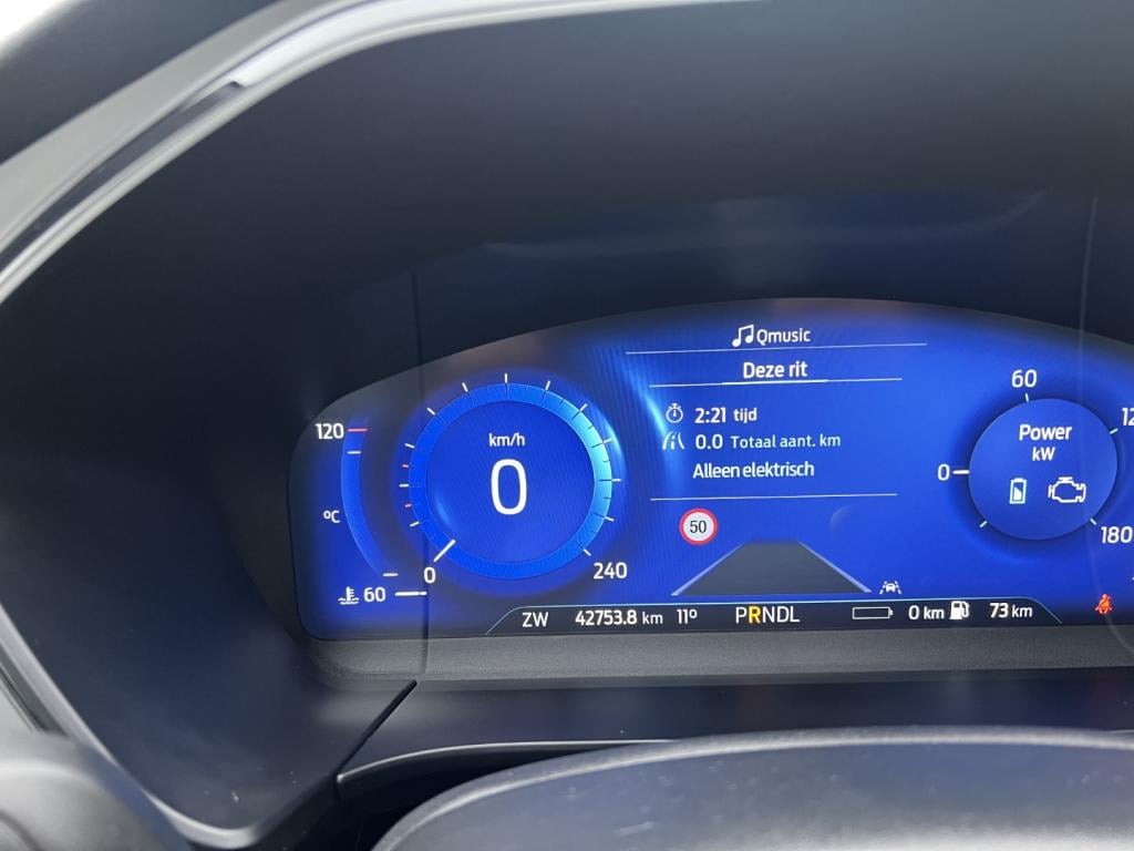 Ford Kuga 2.5 phev e-cvt 225pk st-line x , voorruitverwarming , stoel en st