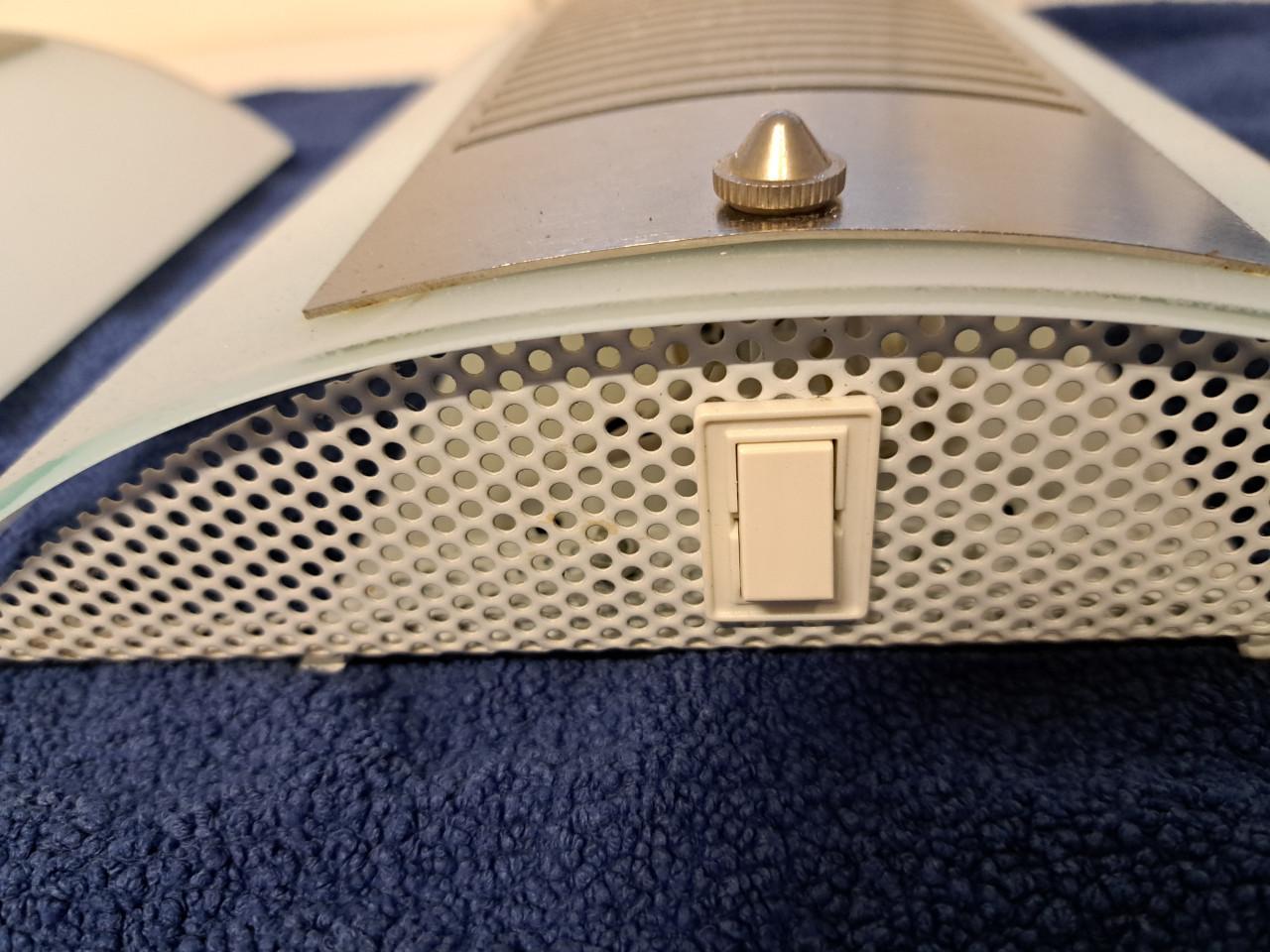 Twee glazen wandlampen