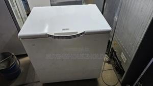 Nieuwe A+ klasse vrieskist 86x60x60 cm. Netto Inhoud vriezer 140 liter