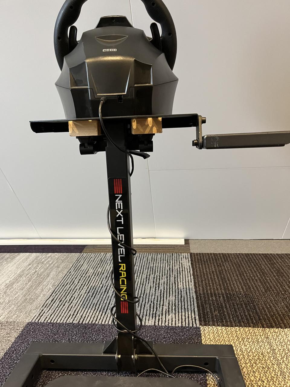 Next level racing wheelstand lite + Hori Apex stuur
