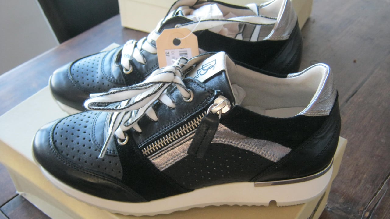 NIEUW DLS SPORT MAAT 37 VOOR 50 EURO