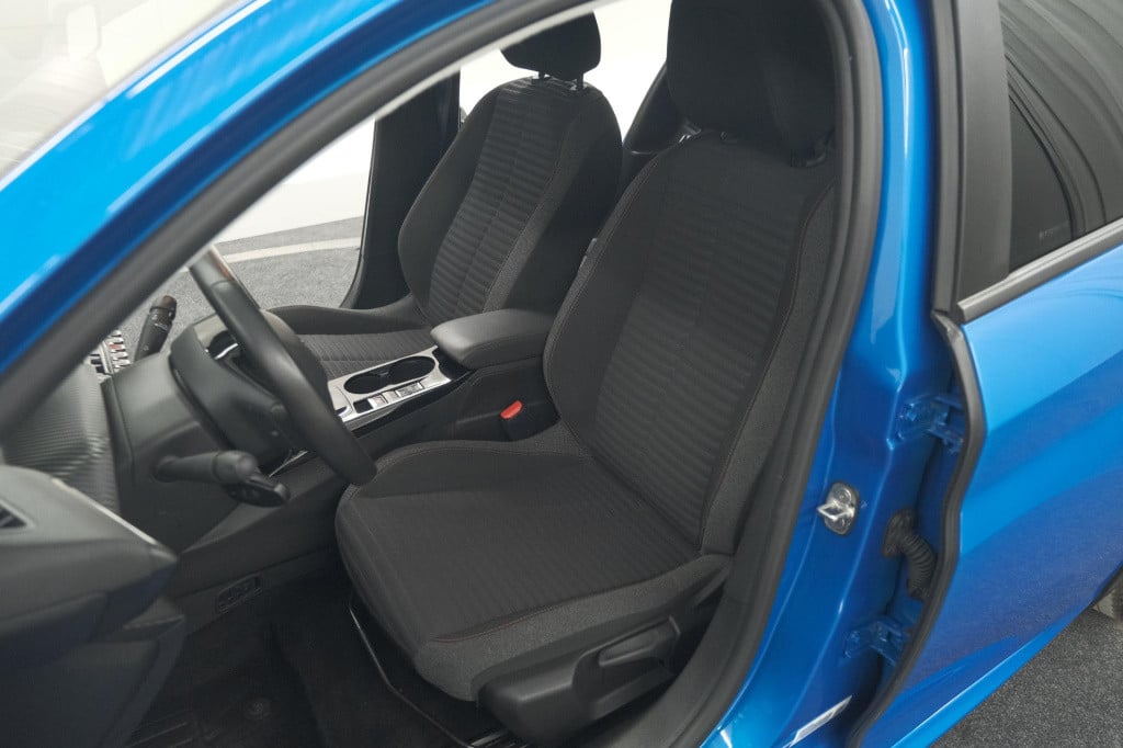 Peugeot 208 ev active pack 50 kwh | parkeersensoren | apple carplay | clima