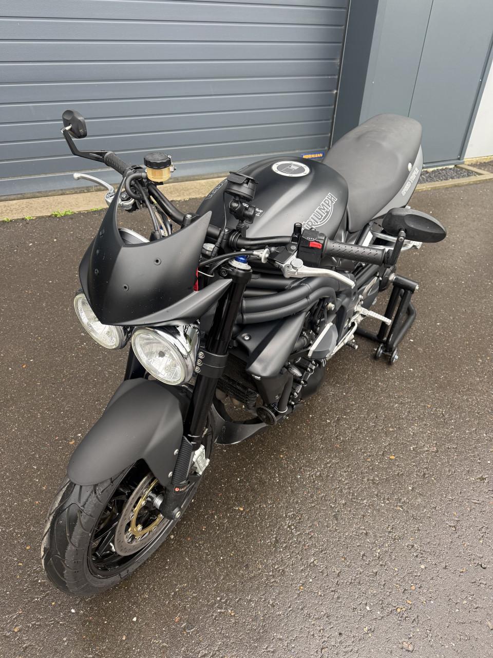 Triumph Speed Triple 1050 - 2008 Naked Bike met TOMTOM Rider