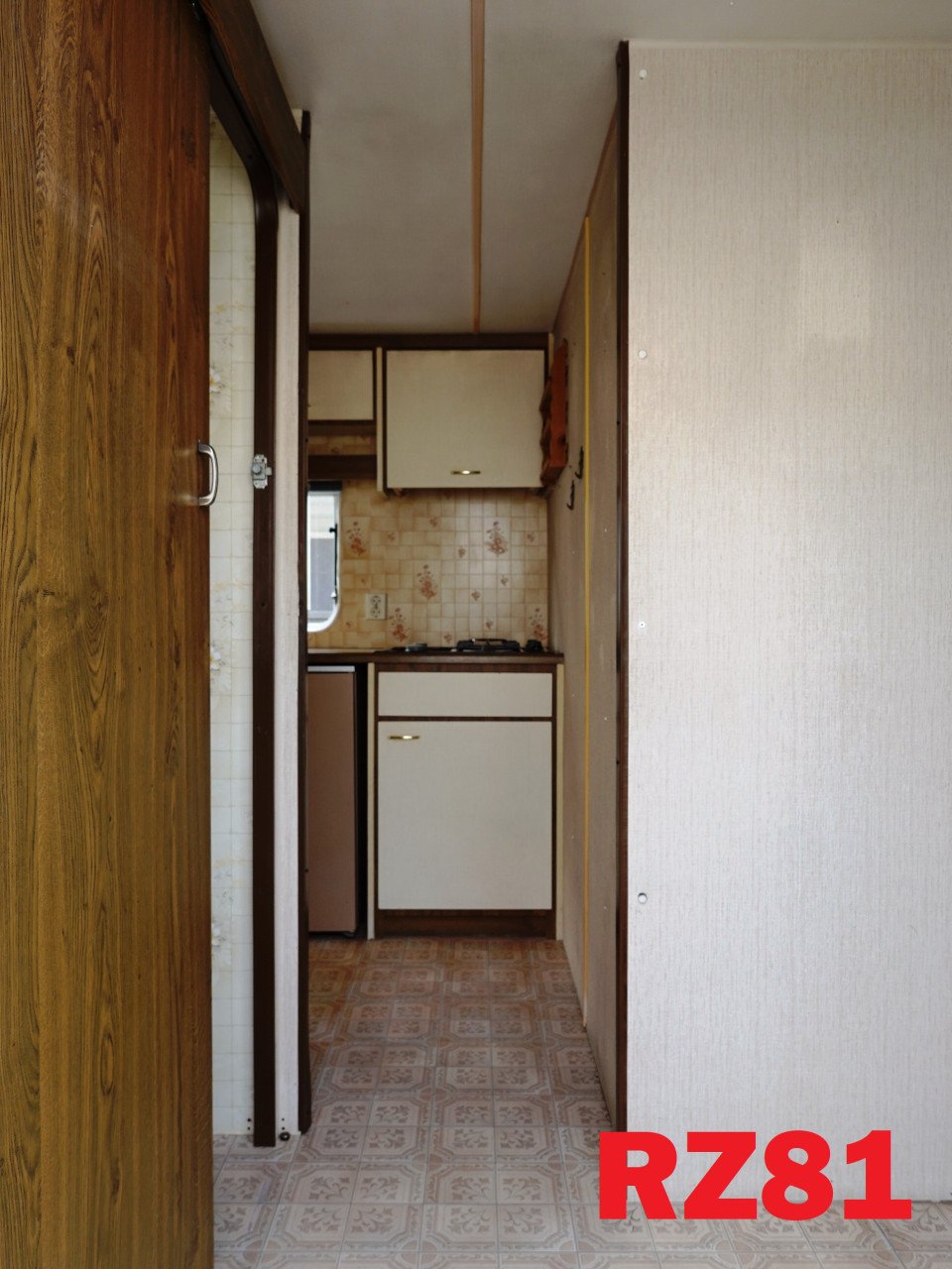 Stacaravan met retro interieur voor de handige klusser met 2/3 slaapkamers