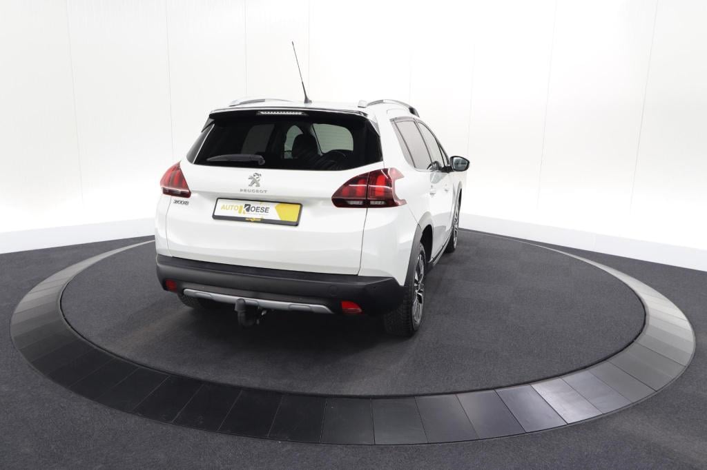 Peugeot 2008 puretech 110 eat6 allure | trekhaak | apple carplay | parkeers