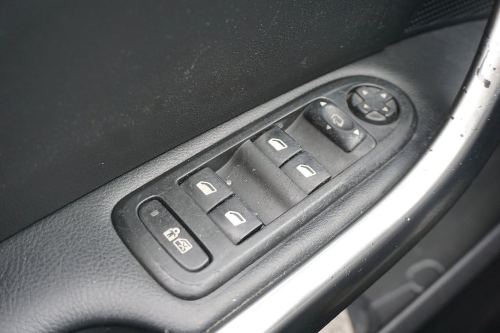 Peugeot 308 1.6 vti xt airco / cruise / stoelverw. / elektr. ramen / parkee