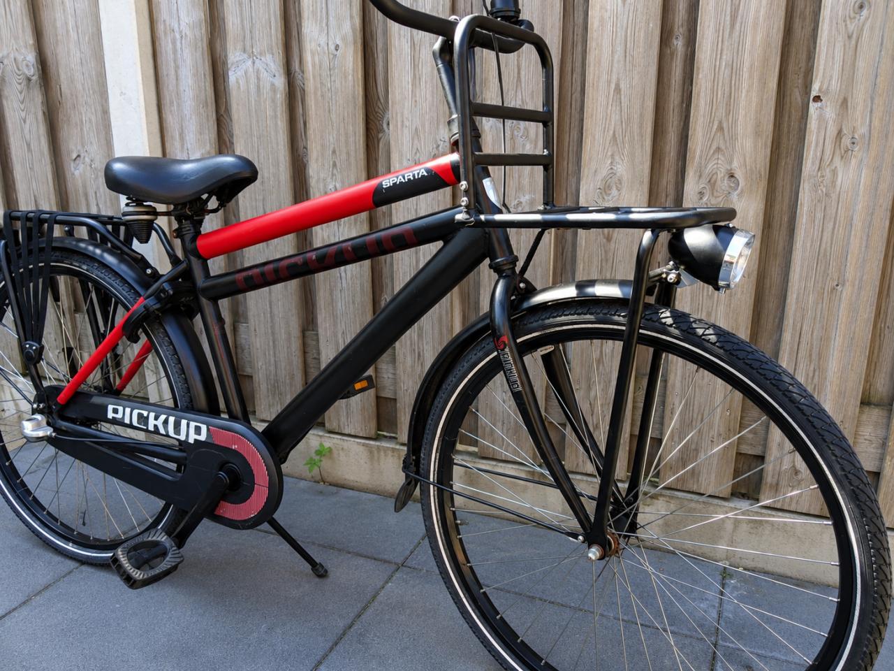 🚲 Sparta Pick-Up Transportfiets – 26 inch | Zwart/Rood ❤️🖤