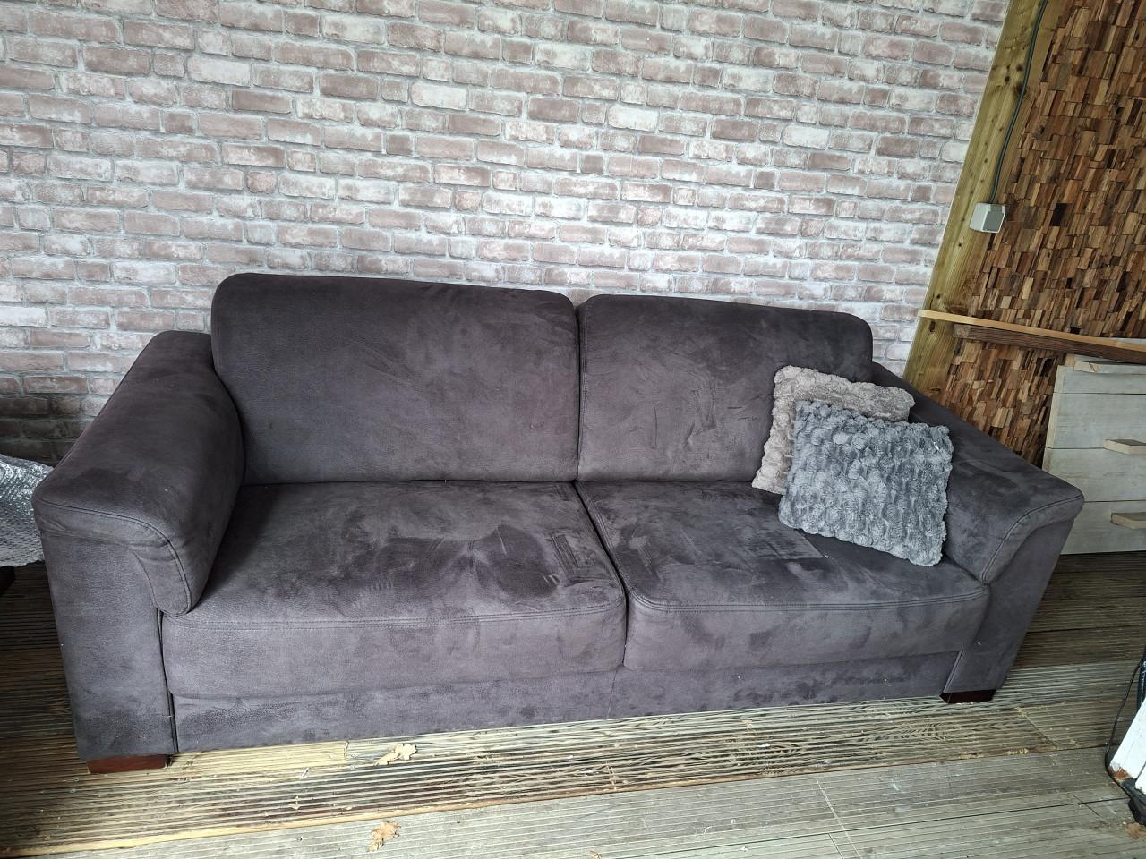 Grijze Bank en Stoel