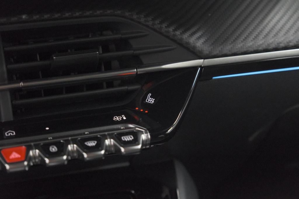 Peugeot 208 1.2 hybrid 145 e-dcs6 gt | alcantara pakket | camera | apple ca