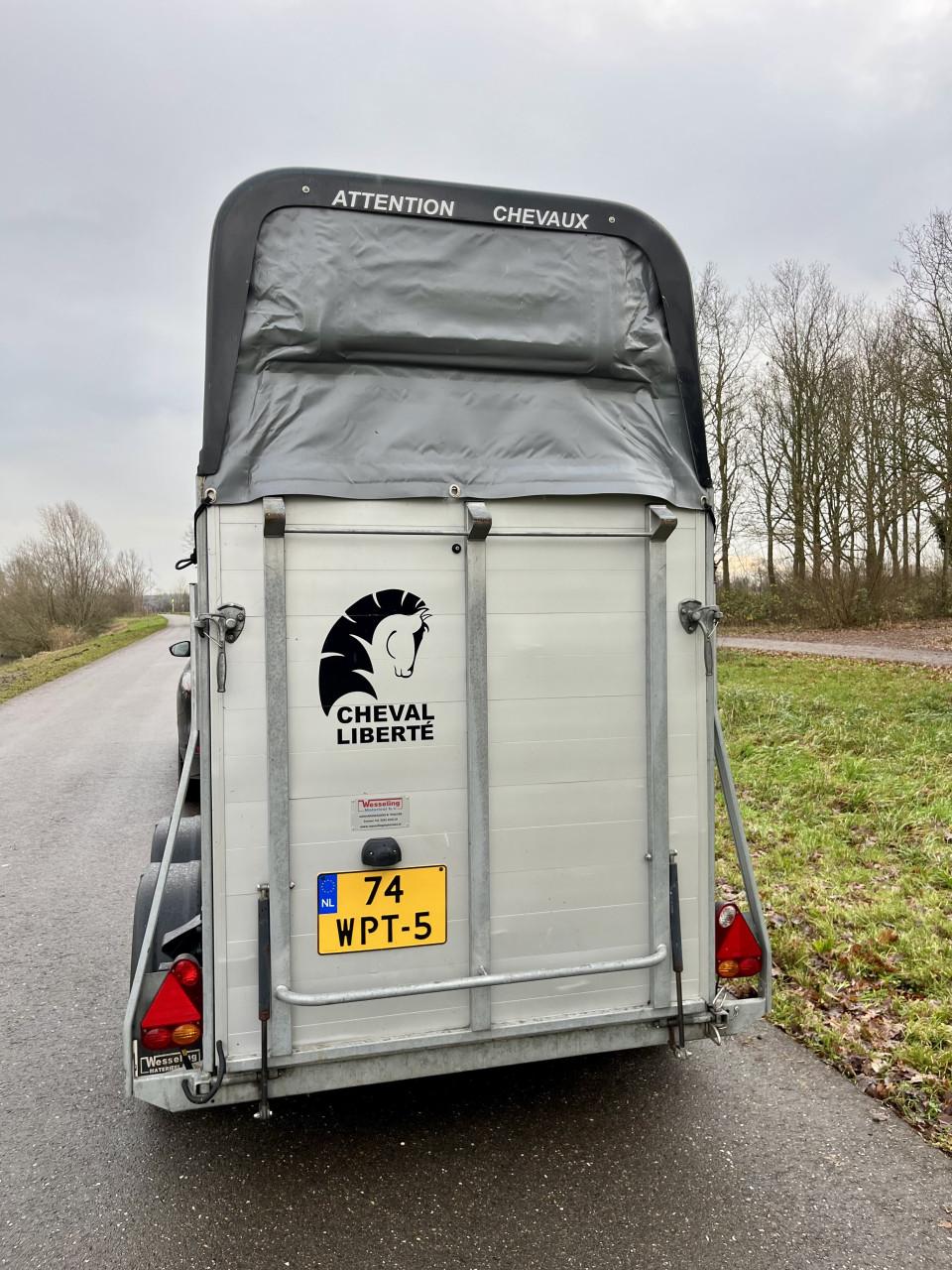 Volledig aluminium Cheval Liberte Gold One met zadelkamer en klep/deur