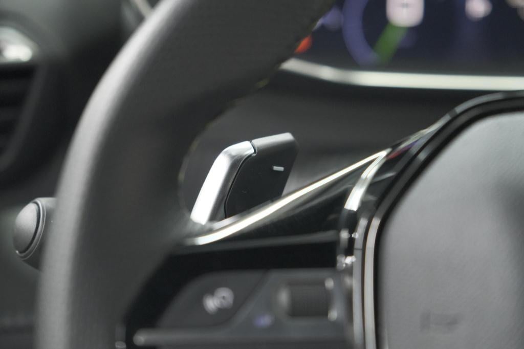 Peugeot 2008 puretech 130 eat8 gt | camera | parkeersensoren | apple carpla