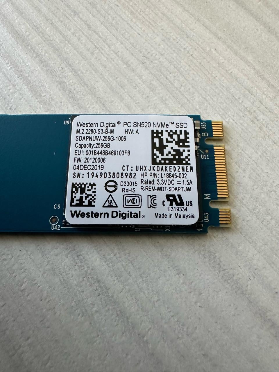 M.2 NVMe 256GB SSD . Geen koeriersdiensten !!