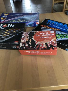 Te koop goede spelen voor volwassenen.