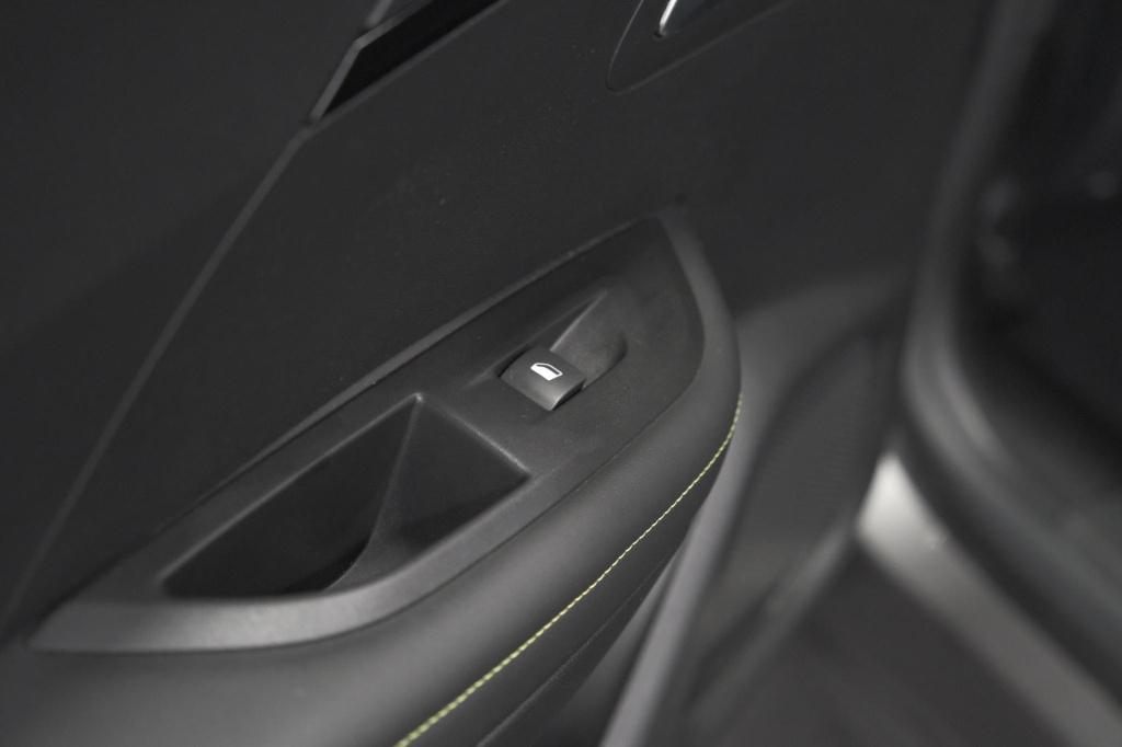 Peugeot 2008 puretech 130 gt pack | leer-pakket | dodehoekdetectie | camera