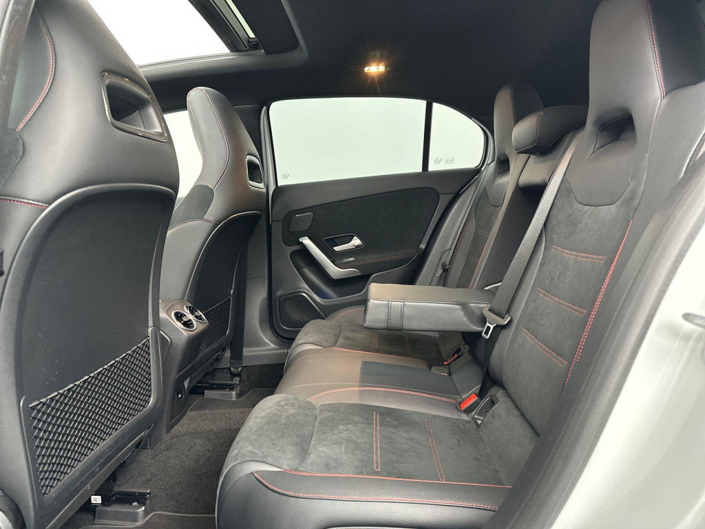 Mercedes-Benz A-Klasse 200 amg premium pano acc sfeer camera