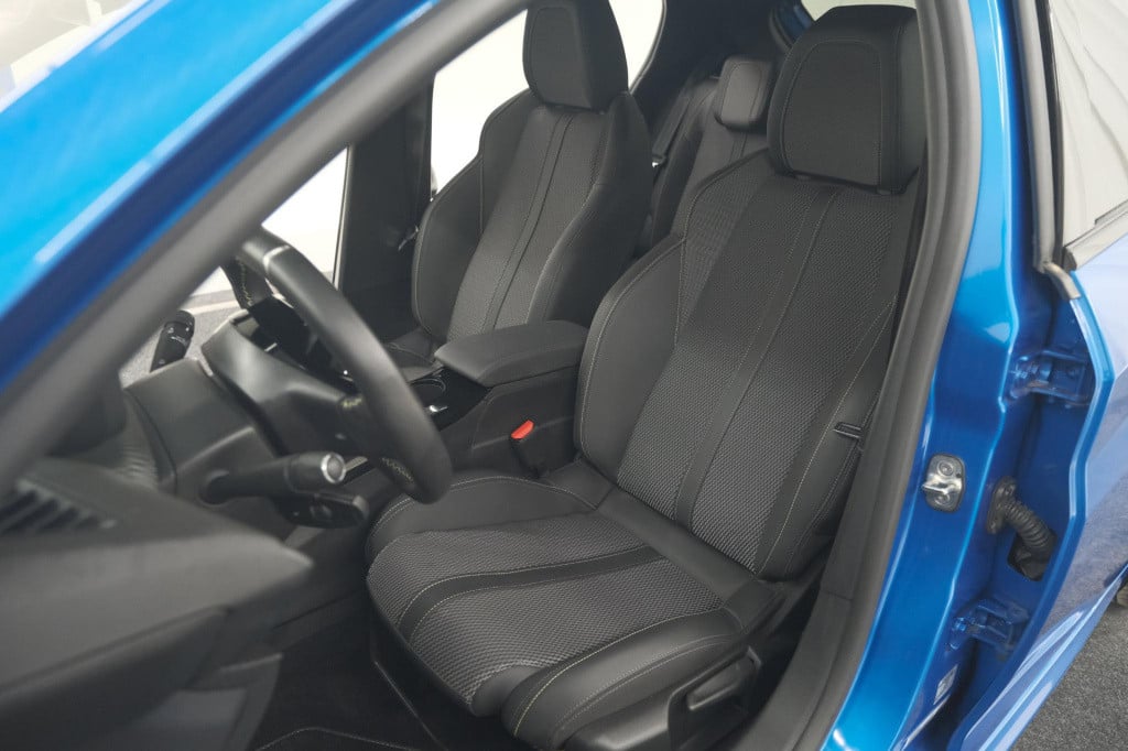 Peugeot 208 puretech 100 gt | camera | apple carplay | parkeersensoren