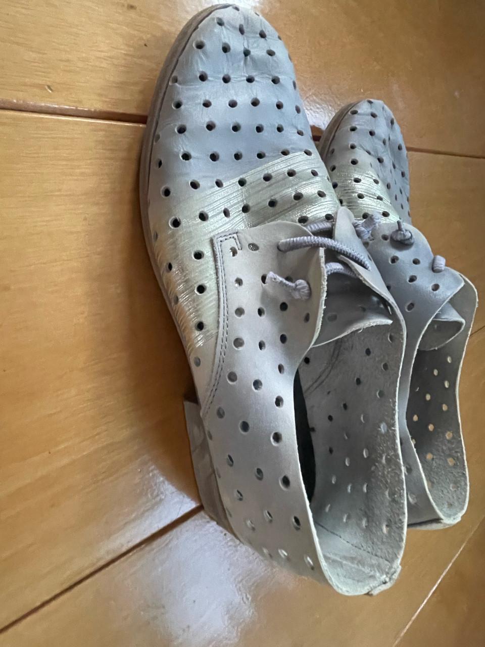 Lage damesschoenen met gaatjes