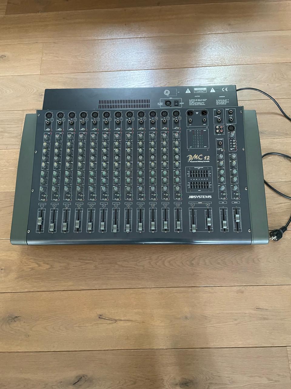 12 kanaals powermixer met 2 boxen