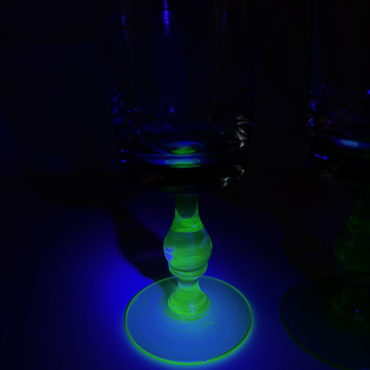 Uranium borrelglaasjes van andre vinet vallet, uv395
