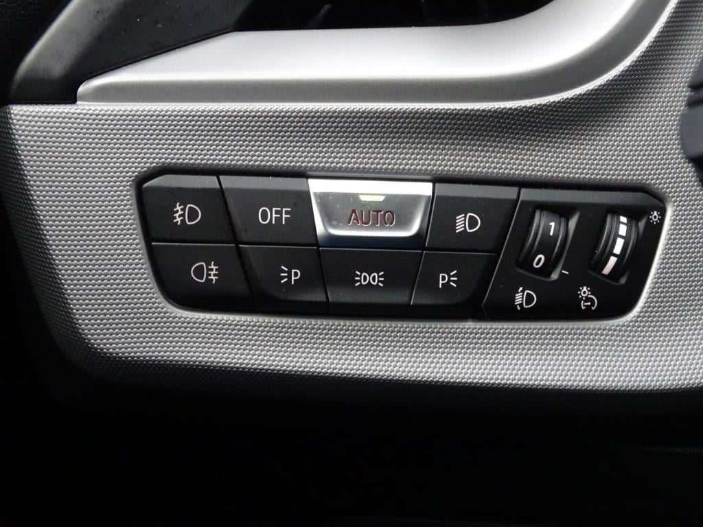 BMW 1 Serie 118i business edition | led | apple carplay /android auto