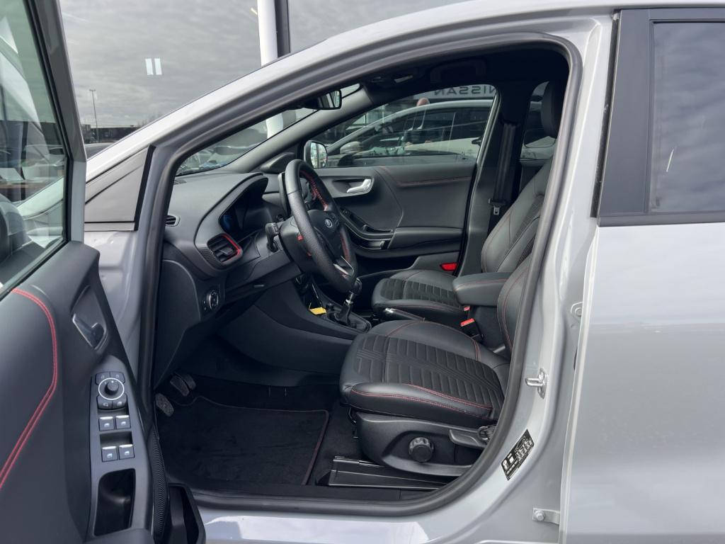 Ford Puma 1.0i ecoboost hybrid 125pk st-line x , voorruitverwarming , stoel