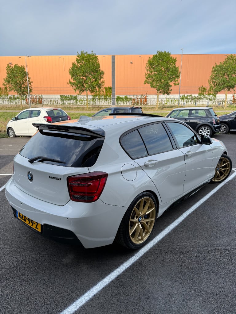BMW 1 Serie 125d - m sport - nieuwe motor- full option!