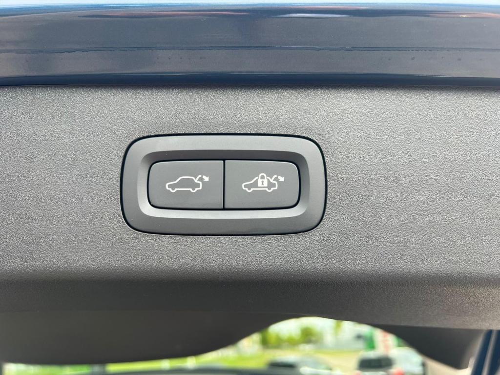 Lynk & Co 01 1.5 261pk phev 7dcth , black edition , panoramadak , adaptive 