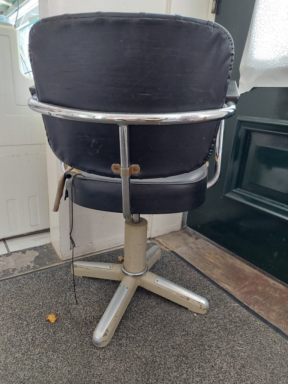 3 vintage kantoorstoelen + oude kapperstoel