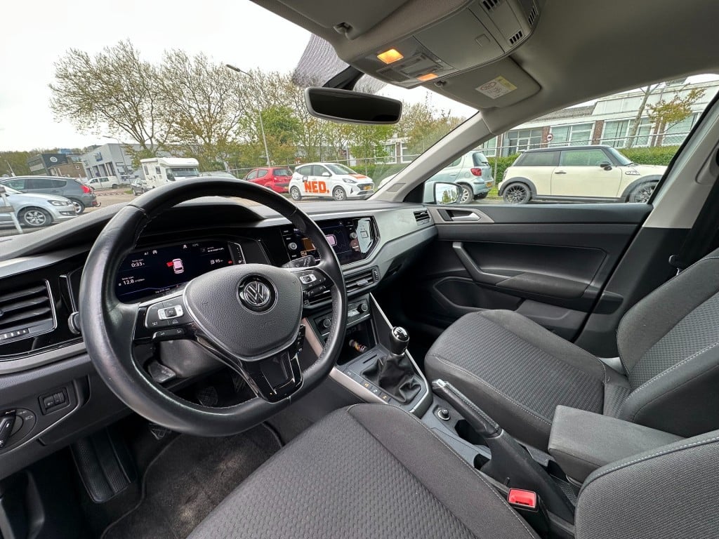 Volkswagen Polo 1.0 tsi comfortline business r-line camera virtual cockpit 