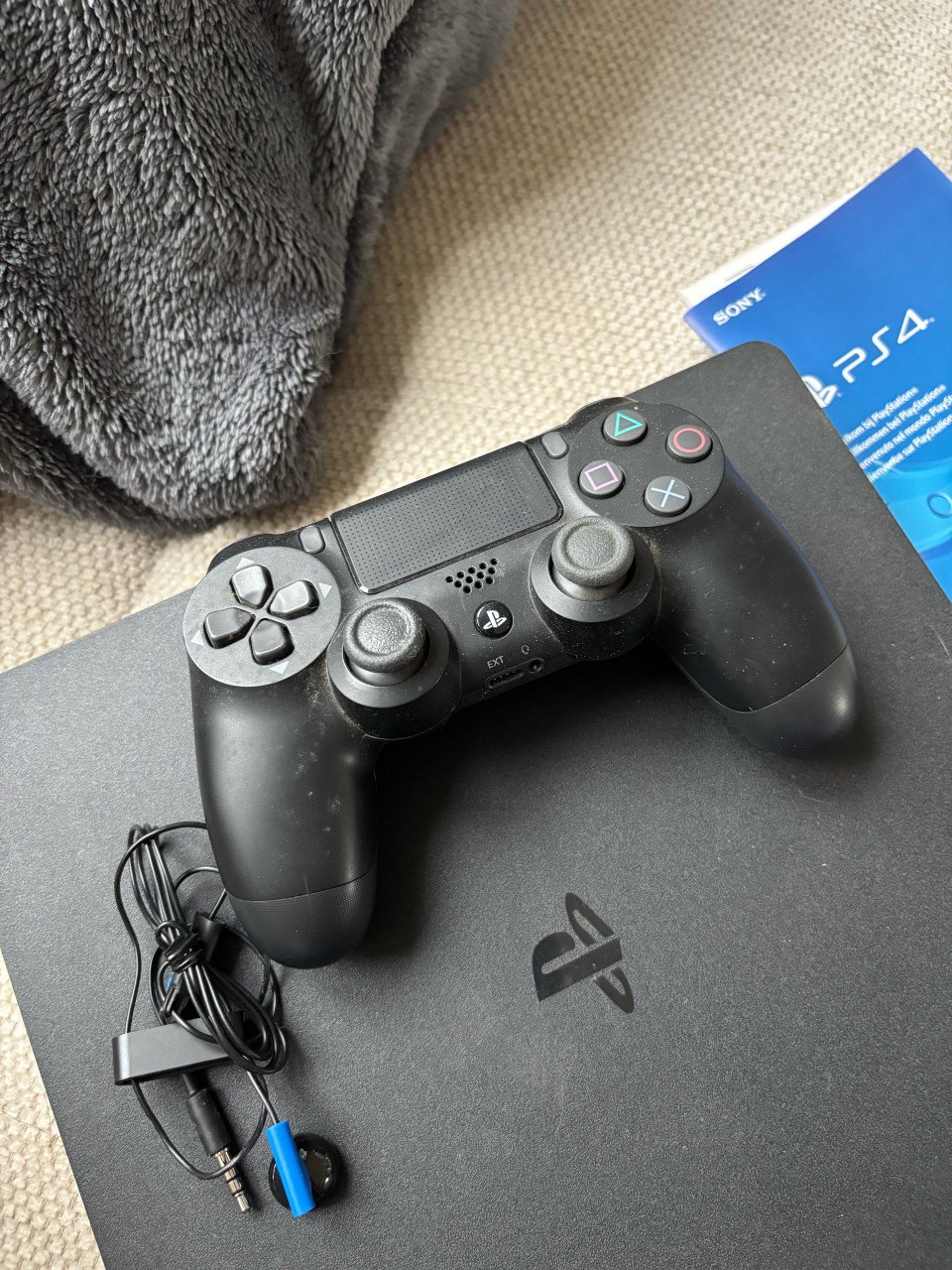 Playstation 4, vrijwel nooit gebruikt.