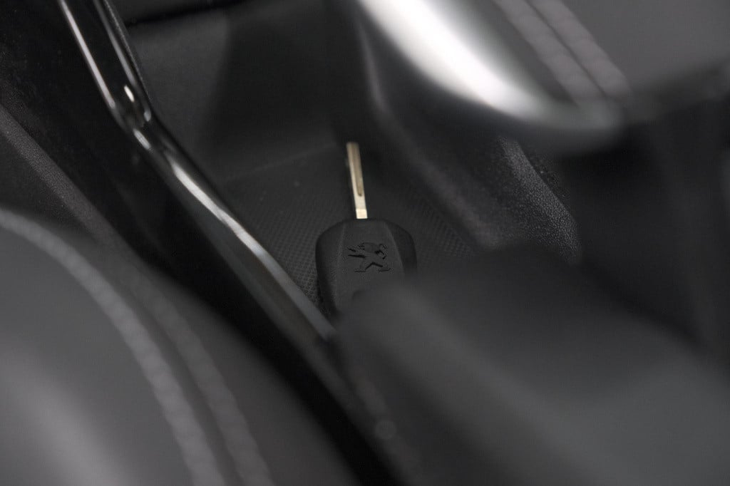 Peugeot 2008 puretech 110 allure | panoramadak | navigatie | camera | parke