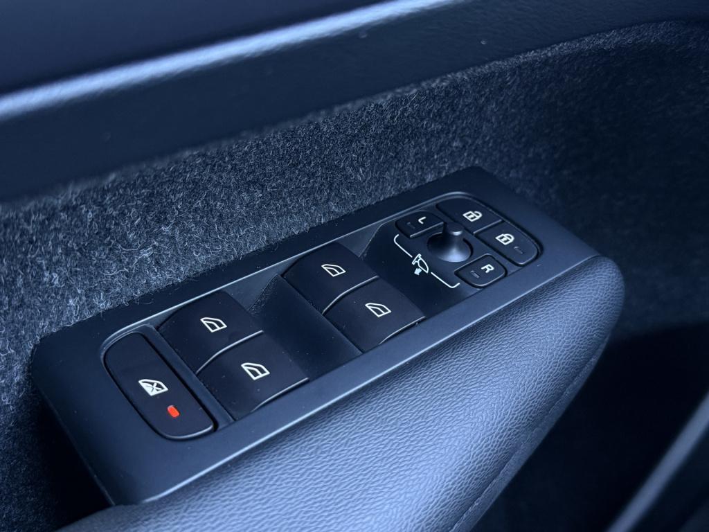 Volvo XC40 2.0 t4 r-design 191 pk | acc | camera | dab | navi