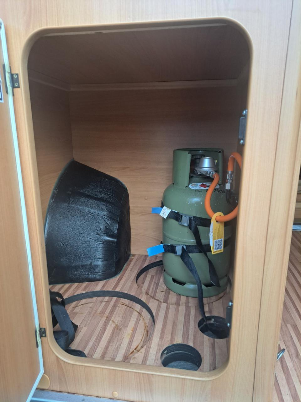 Buscamper  |  Automaat  |  Weinig km  |  Pössl