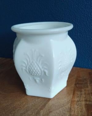 AVON Vintage Vaasje / Potje melkglas