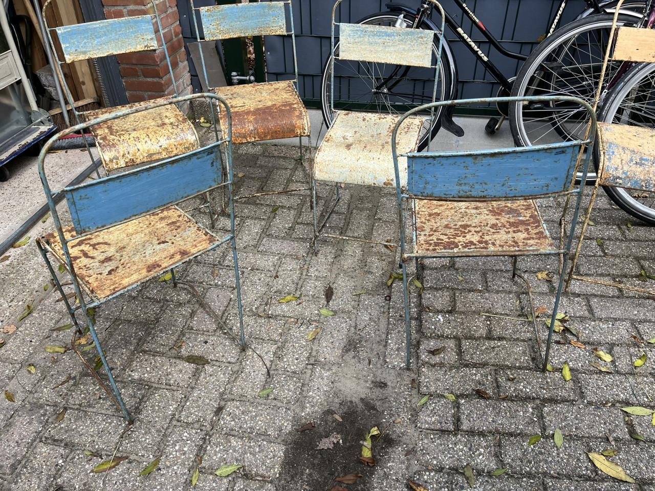 8 Bistrostoeltjes van metaal