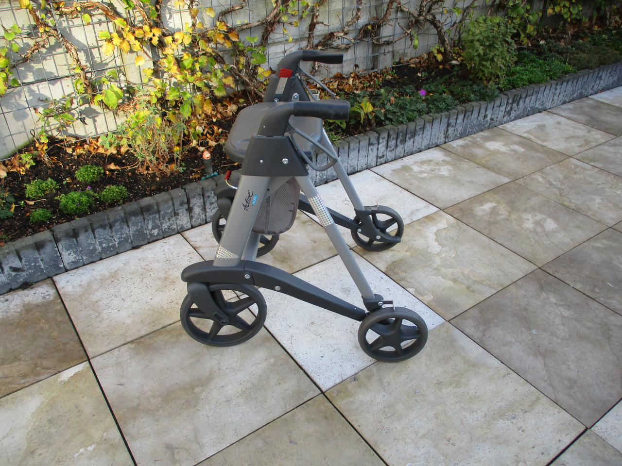 Zgan Active Access opvouwbare lichtgewicht rollator van de ANWB