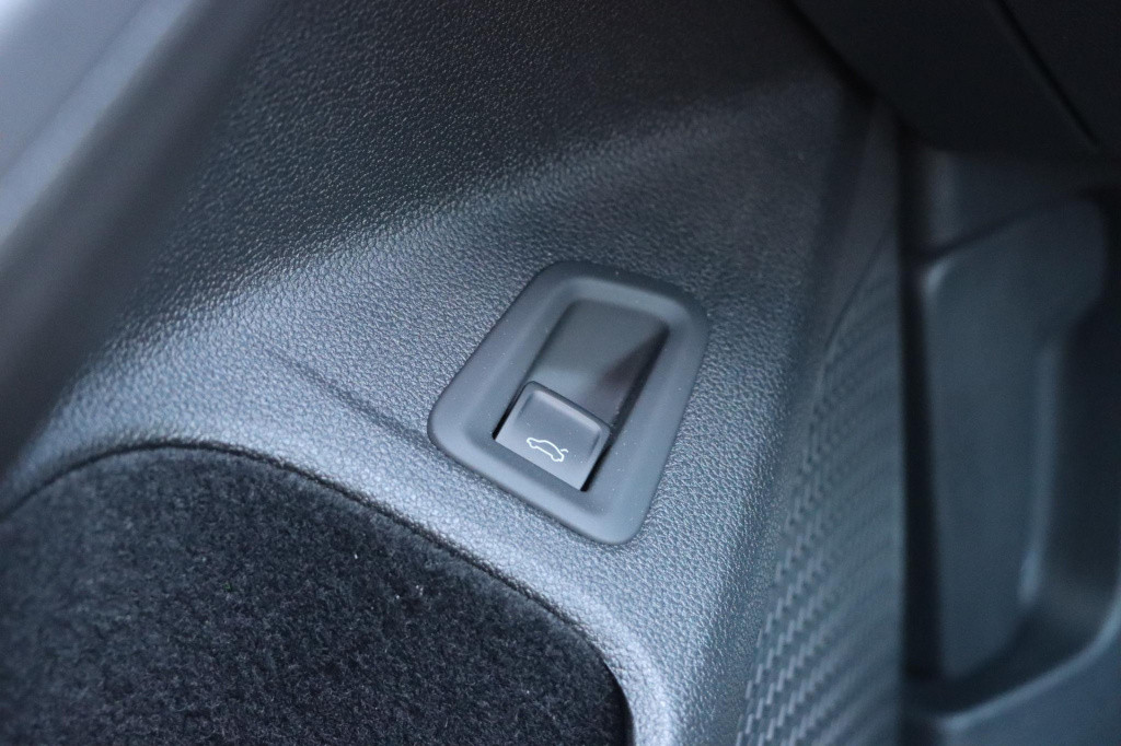 Volkswagen Golf variant 1.5 etsi r-line edition 115pk dsg7