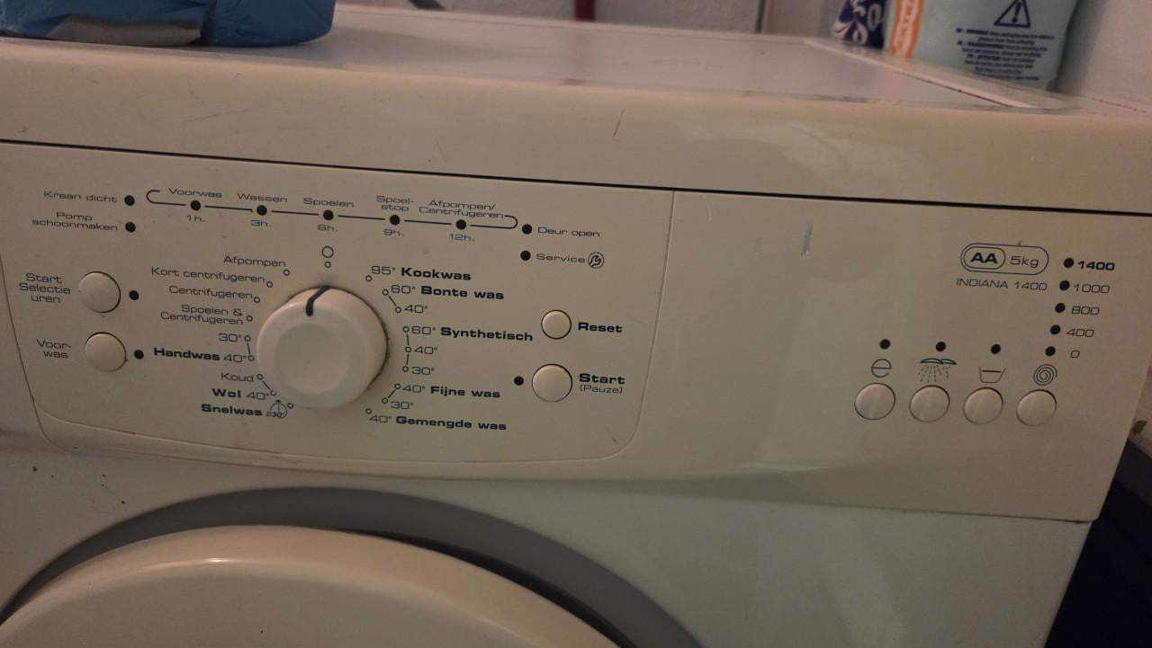 Prima werkende wasmachine. Moet vandaag of morgen weg. 28-10/29-10