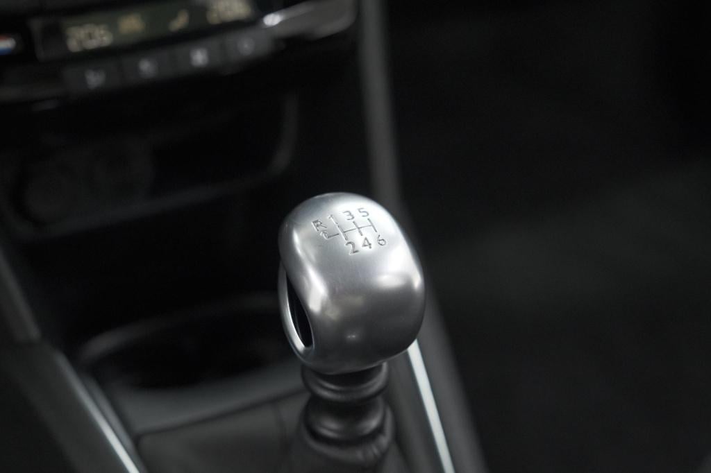 Peugeot 208 puretech 110 tech edition | camera | apple carplay | parkeersen