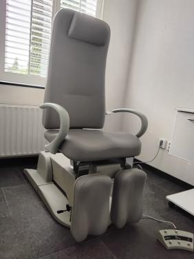 PEDICUURBEHANDELSTOEL, WERKSTOEL EN PEDICUURMEUBEL