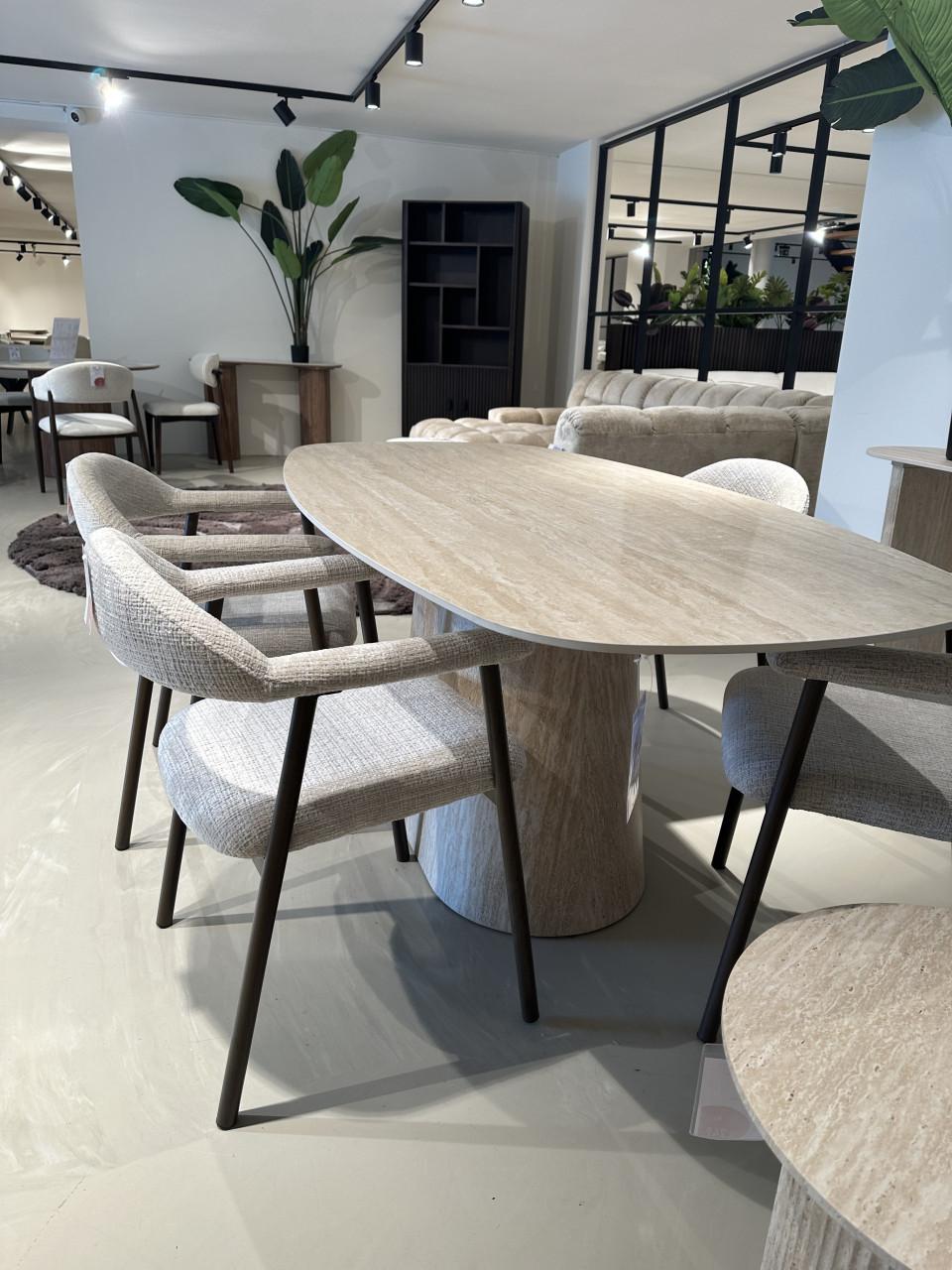 Eettafel travertinlook