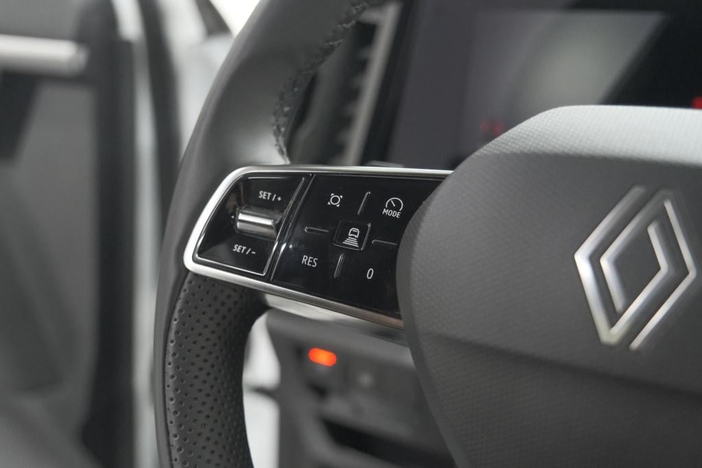 Renault Austral 1.2 e-tech full hybrid 200 techno | 360 camera | panoramada