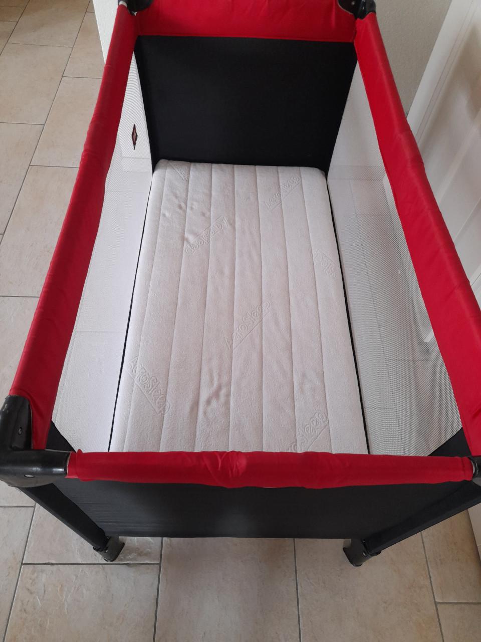 Camping bedje met matras ( in goede staat )