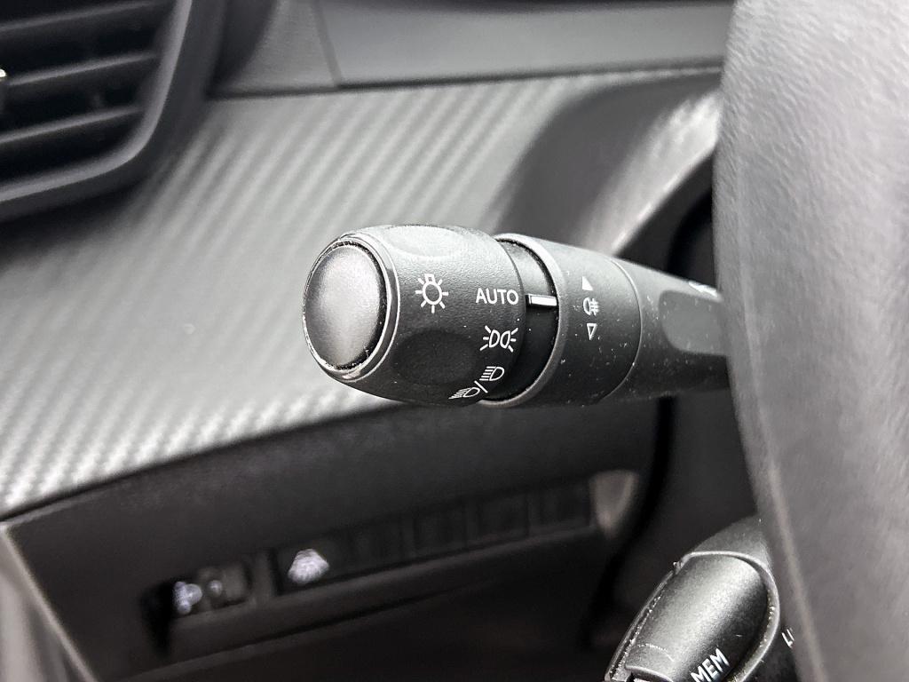 Peugeot 208 75 pk like | rijklaar