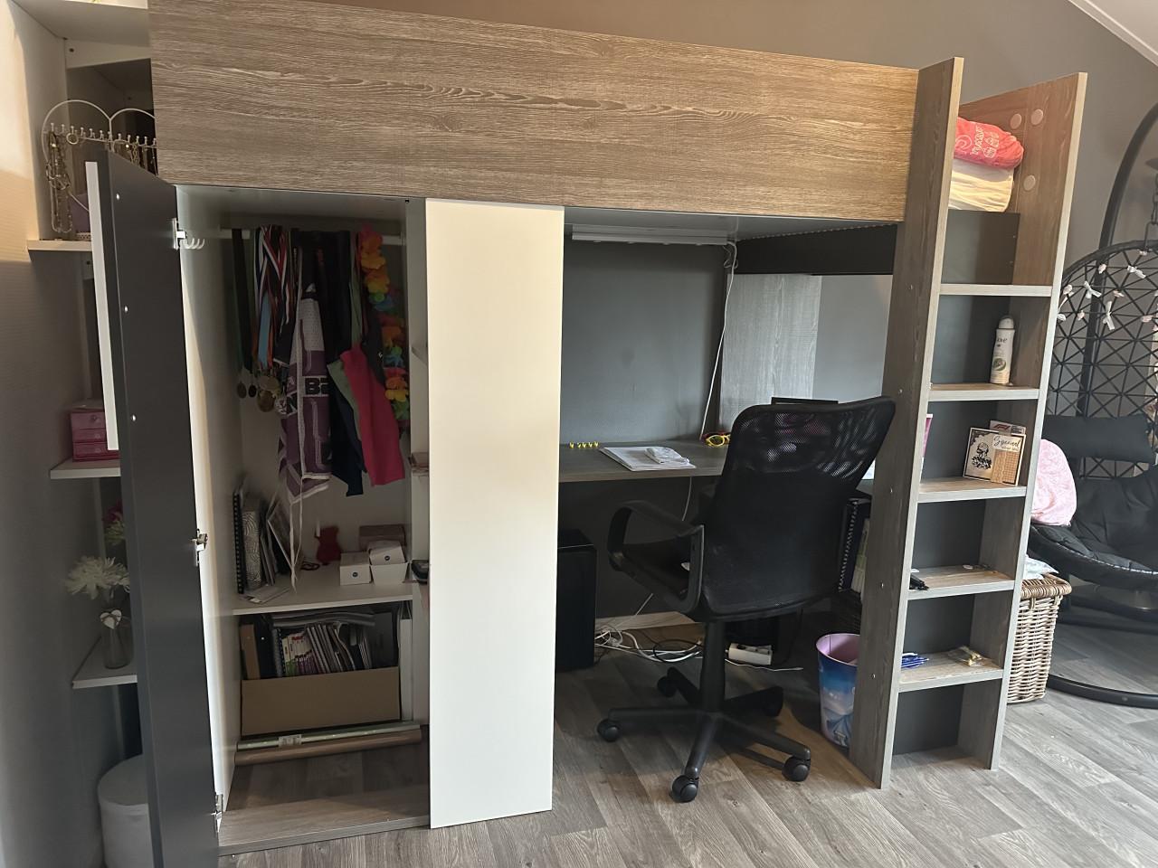 Hoogslaper met bureau