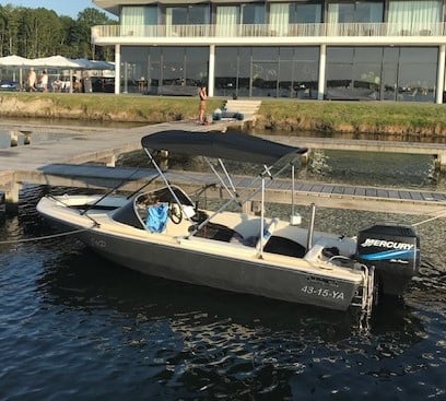 Speedboot Beekman 440 met supervette motor, zwemtrap, zonnescherm, trailer,