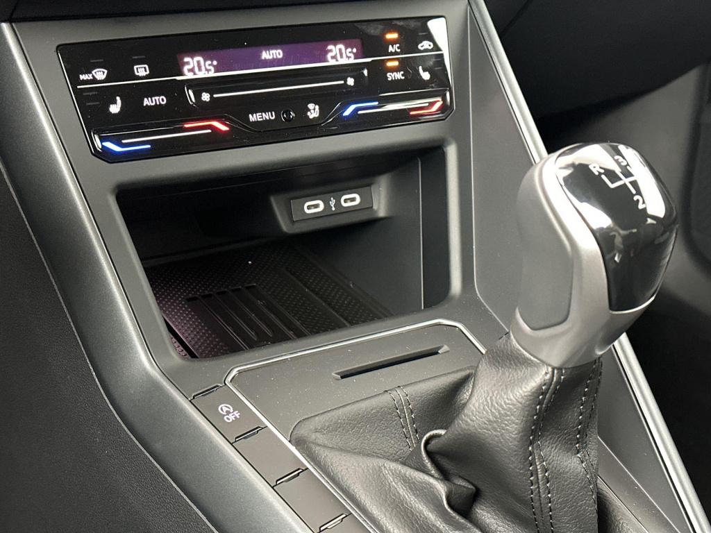 Volkswagen Polo r-line-edition 1.0 70 kw / 95 pk tsi hatchback 5 v