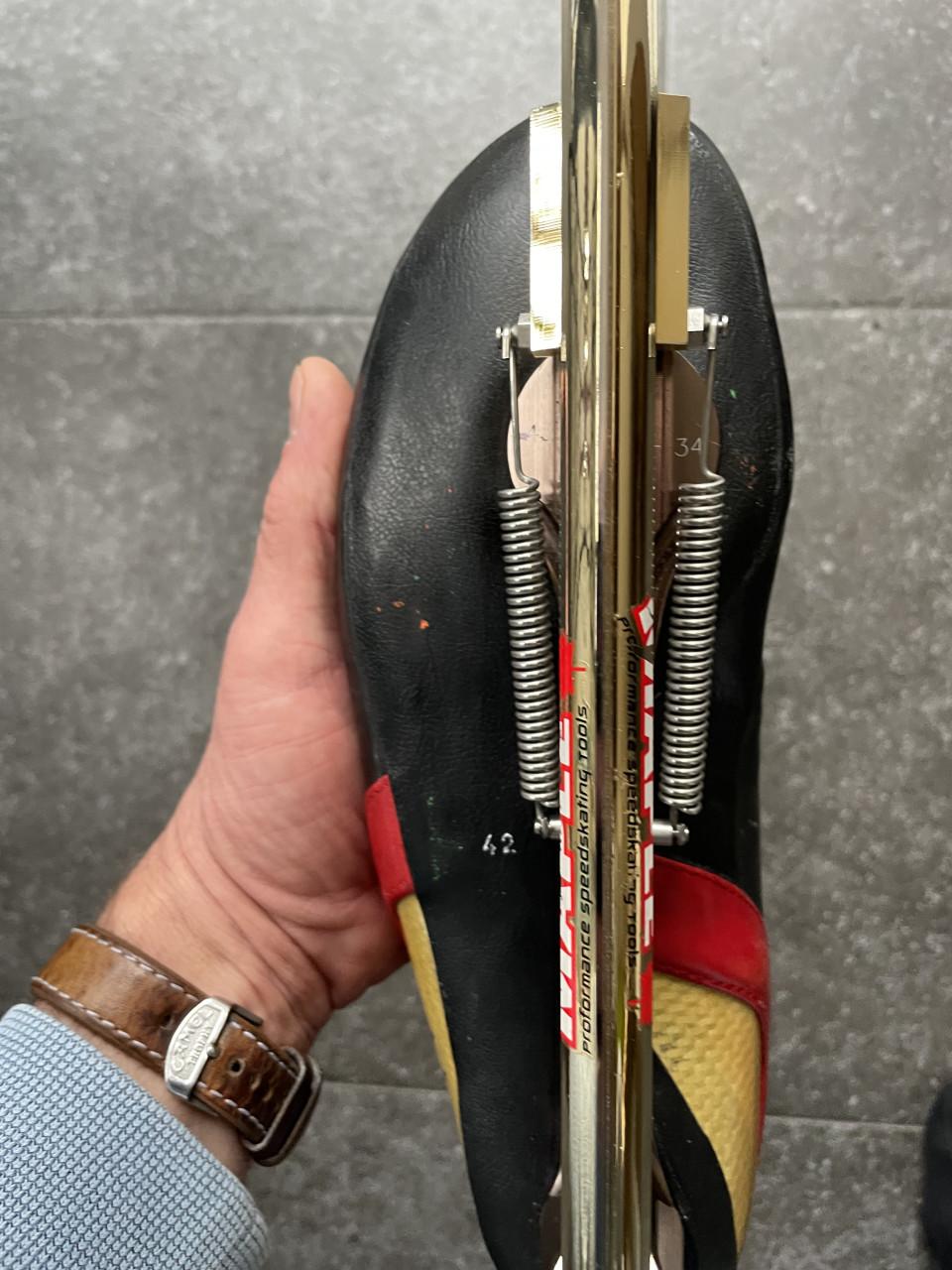 Viking Gold maat 43 met Maple Twin laser T-bone klapschaatsen