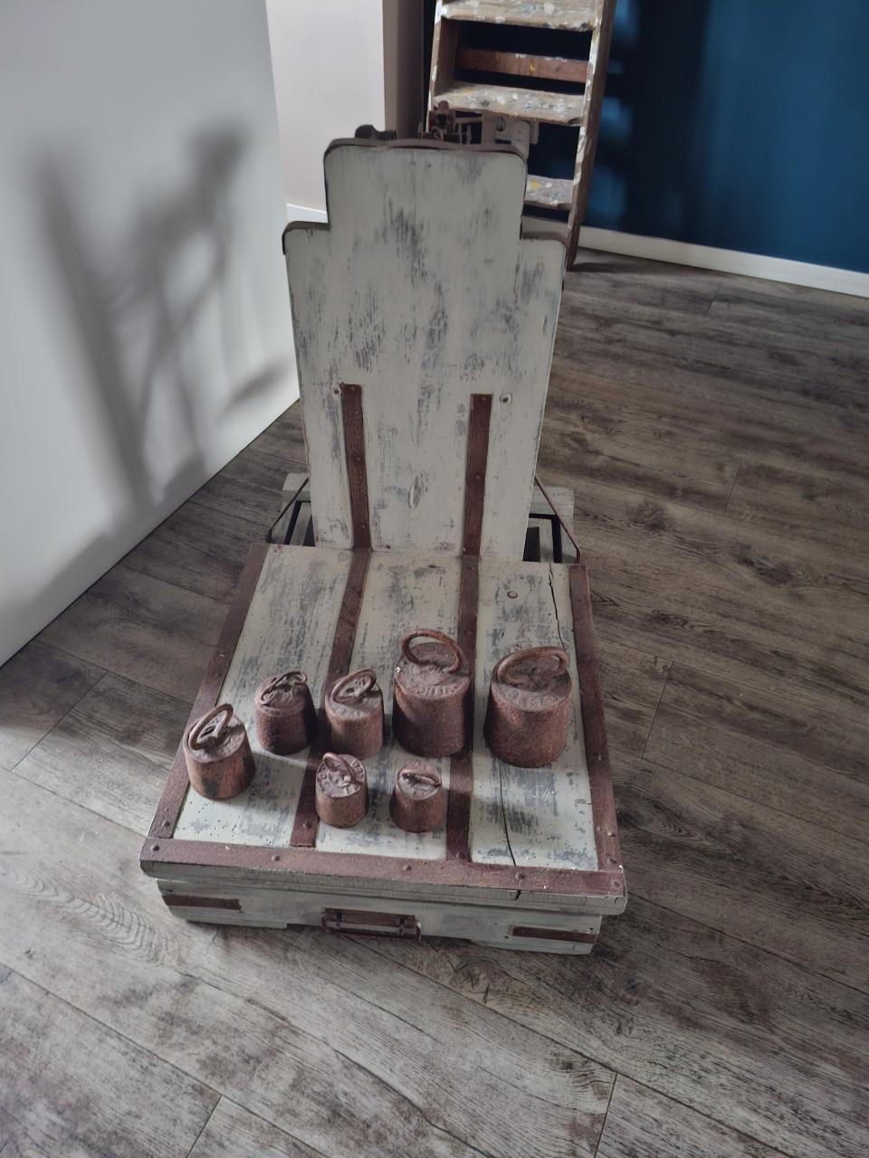 Bascule weegschaal met gewichten .bieden vanaf €10